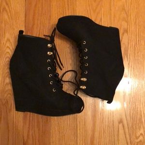 Wedge boots